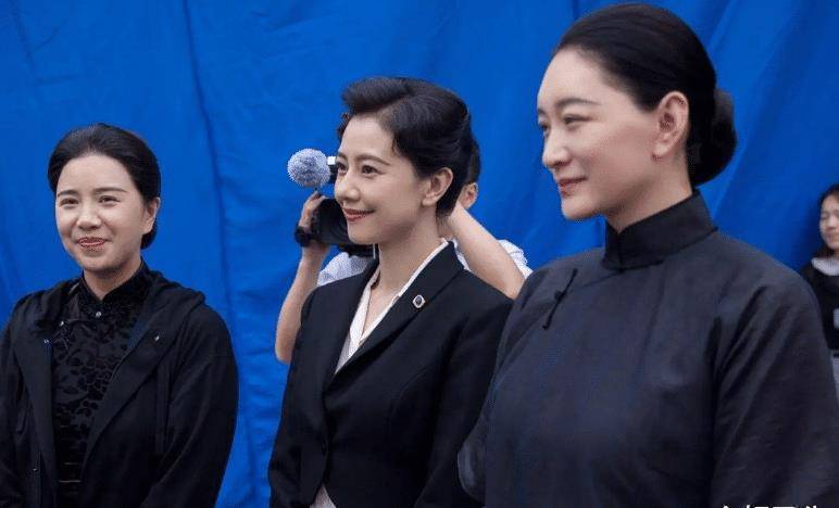 《光荣与梦想》开机,高圆圆李小冉姐妹搭档,光看路透就想追!