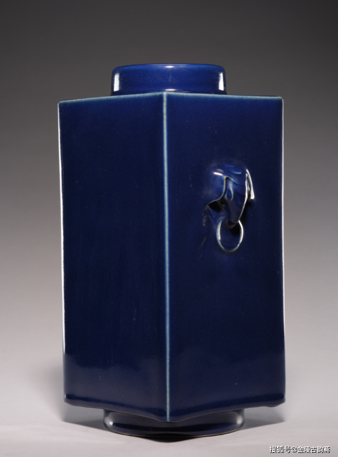 无论是高温蓝釉还是低温蓝釉,都是以氧化钴为着色