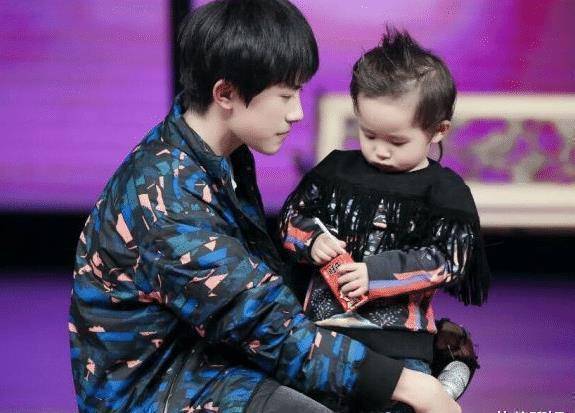 千玺爸妈太有文化,"楠楠"的真名曝光,高中没毕业的还真不认识_易烊