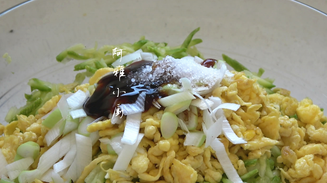 春天多吃这种懒人饼,不发面不饧面,比包子省事,比饺子快速_卷子_面团