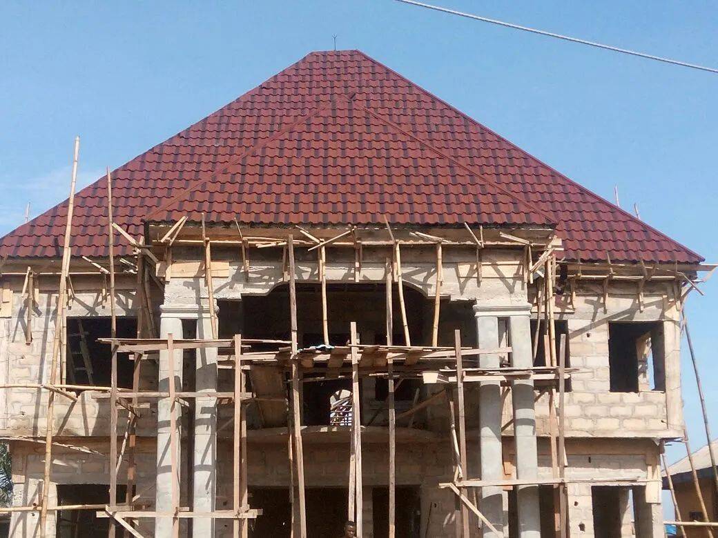 为什么说彩石金属瓦是一款性价比非常高的屋面材料?_应用_施工_场景