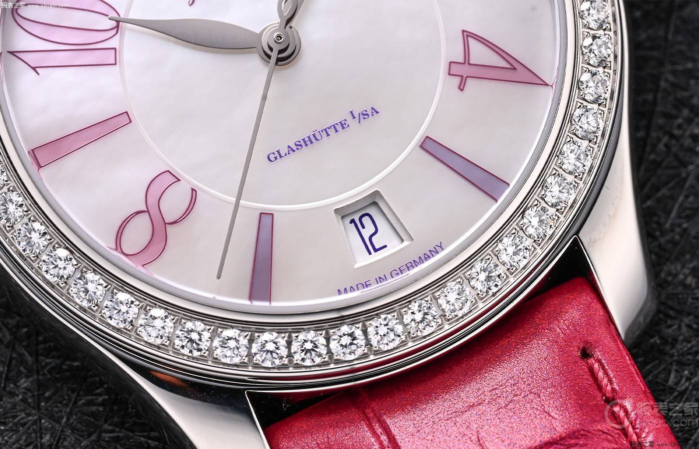 闪耀不张扬,品鉴小夜曲女士腕表情人节限定款_格拉苏蒂_表盘_时标