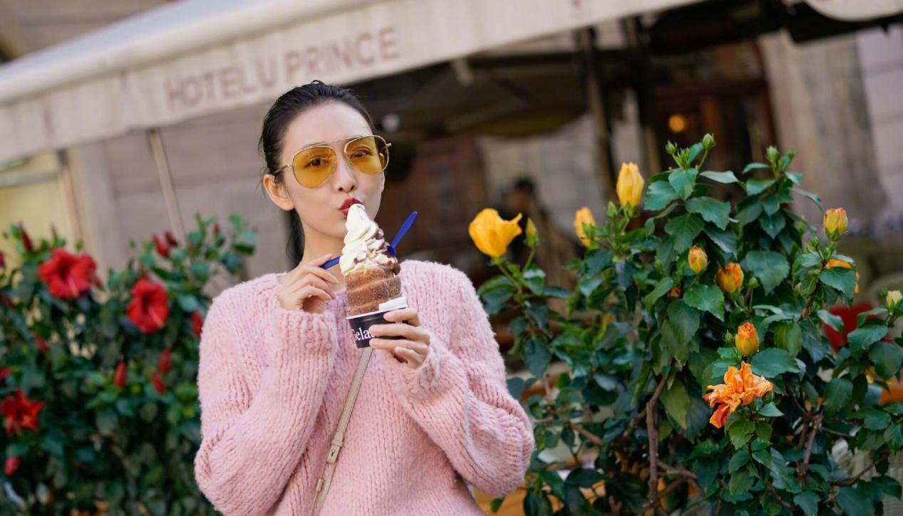 而且王鸥属于一个感性的人,在最新的一起节目中,王鸥看到前男友,没