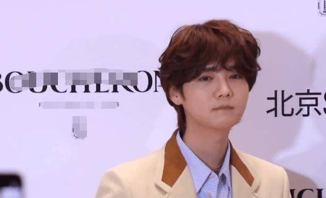 鹿晗被指"发福"后再亮相,生图脸上肉肉不少,腿却细的像麻杆_活动_状态