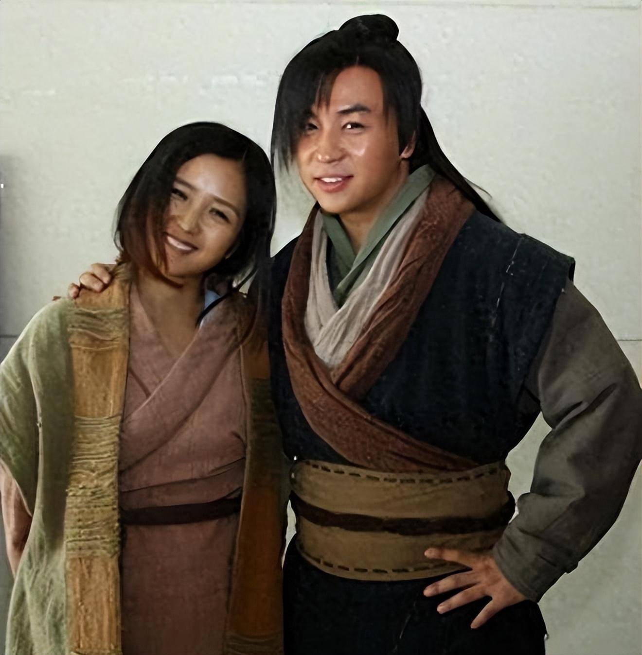 释小龙何洁分手11年后,一个身家过亿,一个捉襟见肘_事业_人生_音乐