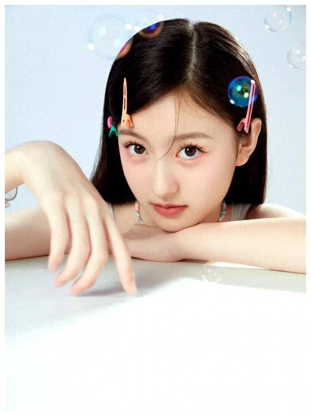 05后小花,裴佳欣刷屏,艾米火爆!1部在播,1部杀青,1部在拍!