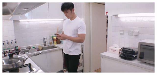 呼之欲出的"大黑牛"李晨家,土气十足!别样豪宅!_生活_客厅_空间