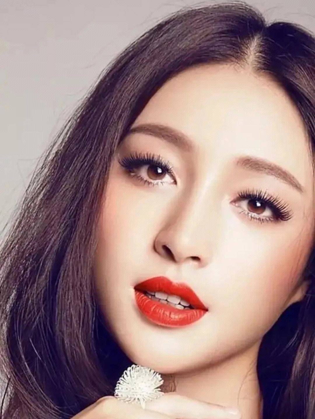 这身材太顶了!田曦薇,甘婷婷写真赏_余薇薇_魅力_女性