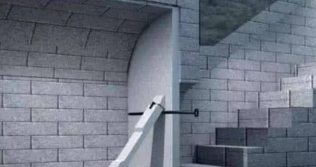 了石门,但是石门的设计那绝对是很巧妙,利用一个叫做拐钉钥匙的工具