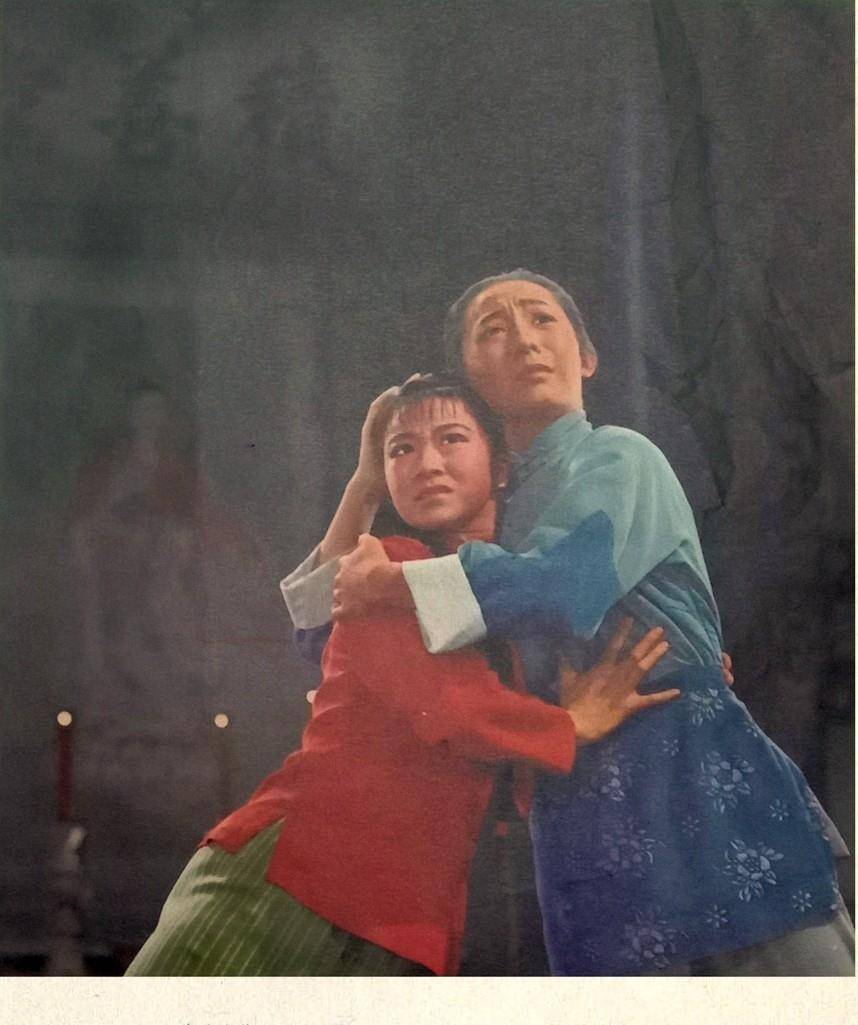 不久重返舞台,曾在《吉赛尔》,《春江花月夜》里等舞蹈剧中担任主演