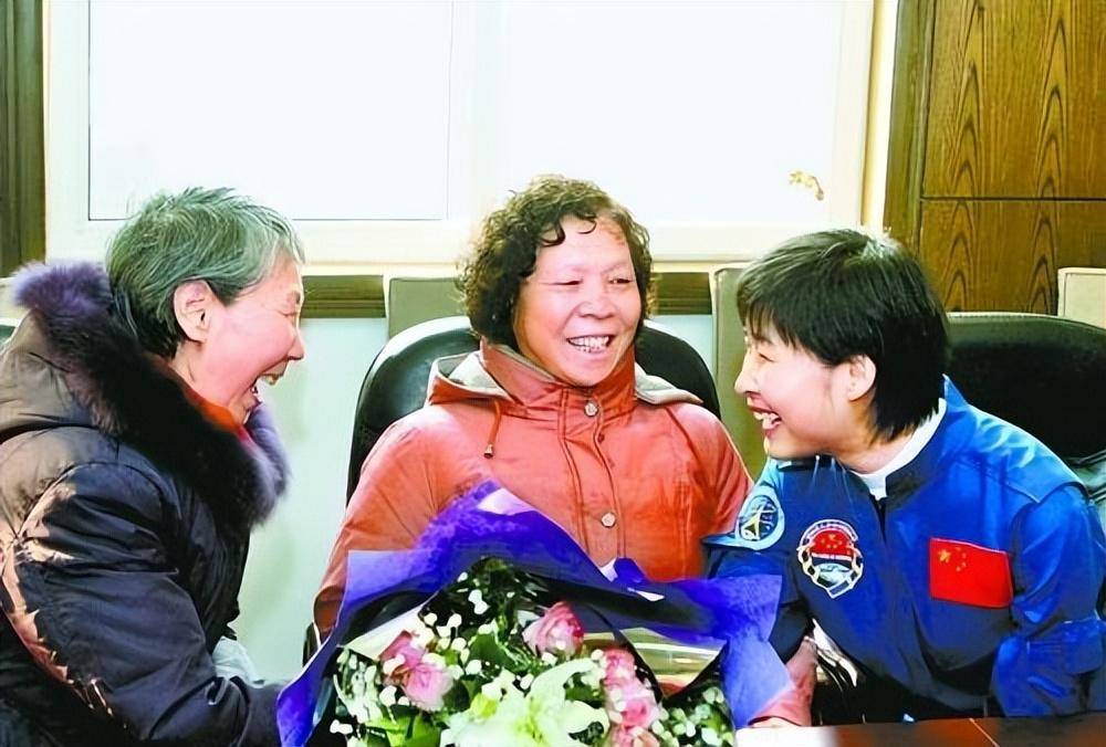 中国首位女航天员刘洋,结婚8年未生子,飞天前为丈夫留2条遗言_张华
