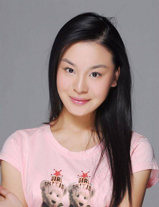 后因梁朝伟分手,今妻子颜値气质不输汤唯_田雨_王玥_本人