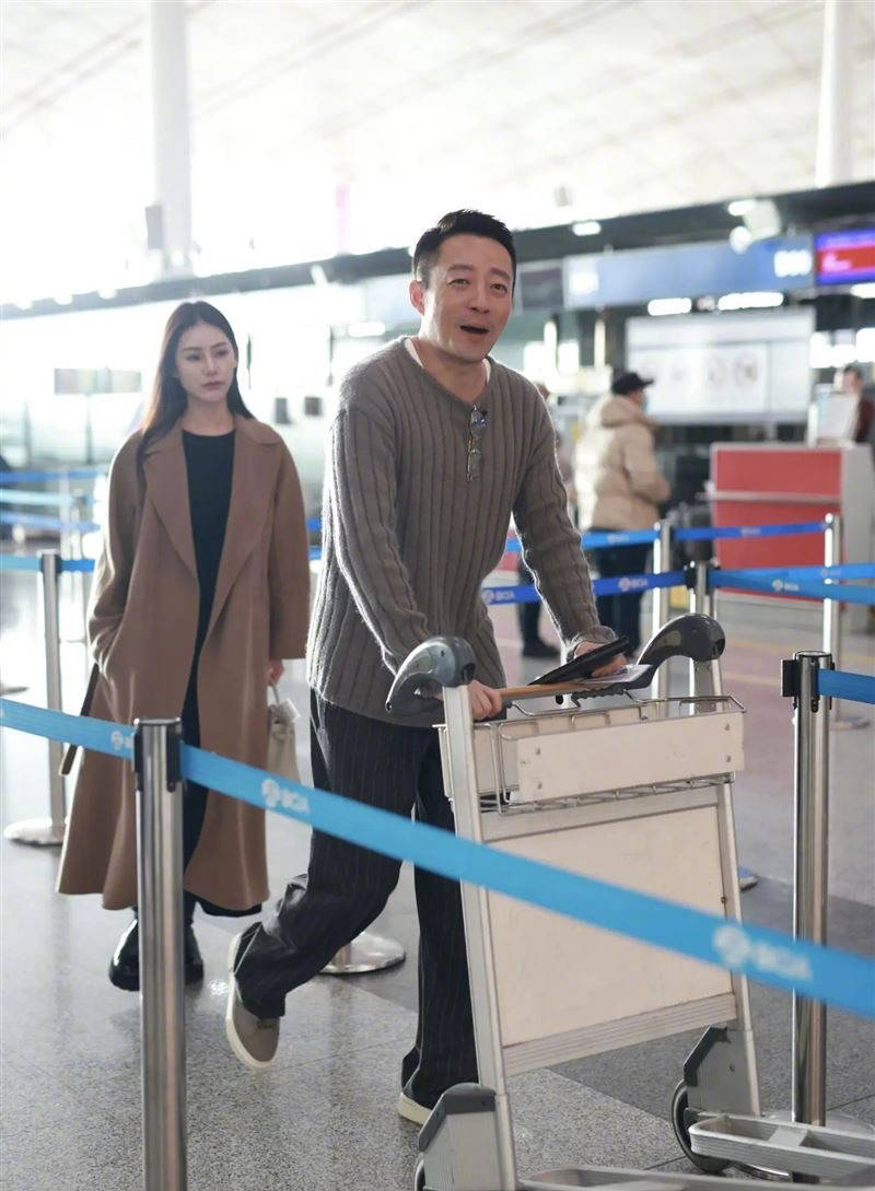 台媒曝汪小菲女友曾结婚,疑似婚内出轨不安分,前夫外形神似敖犬_mandy