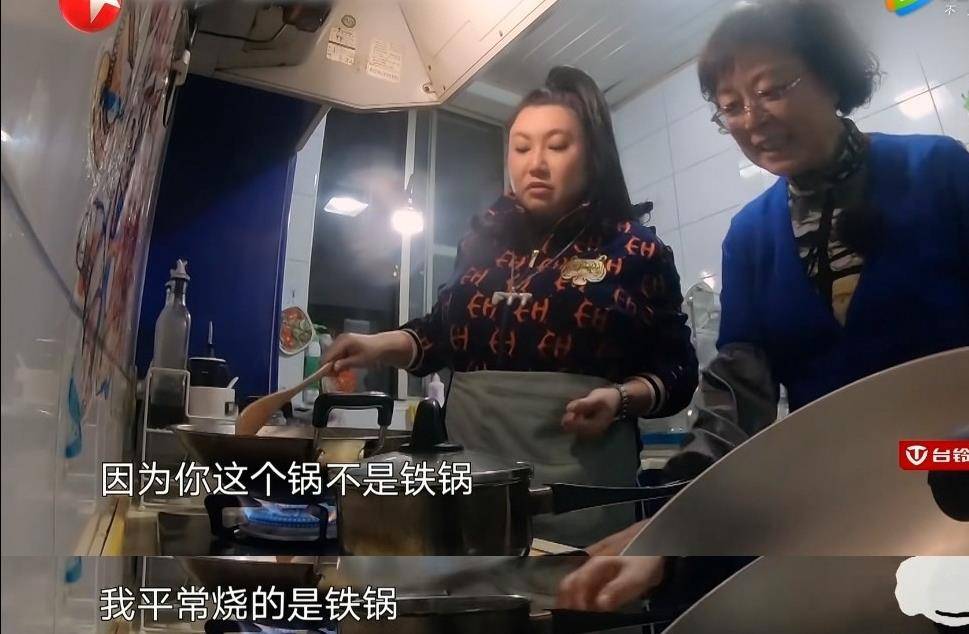 综艺中"令人气愤"的场面:让人舔脚趾,欺负没有背景的女演员_范湉湉