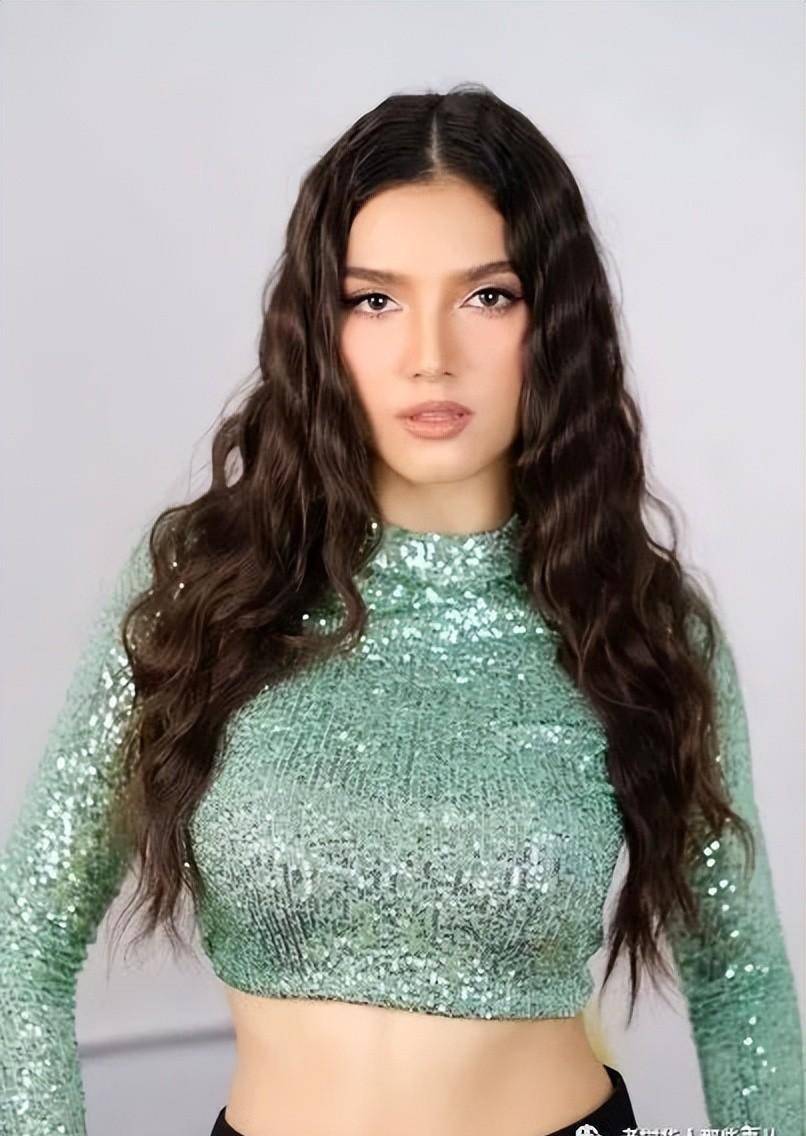 虽然最让克里斯蒂娜轻松出圈的,是这张神似"天王嫂"昆凌的脸.