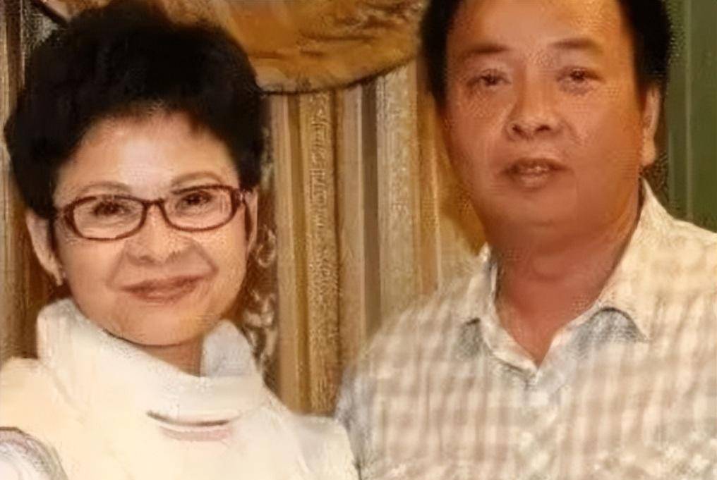 董文华:22岁嫁5年之约,23岁爆火,38岁跌落神坛,今怎样了?