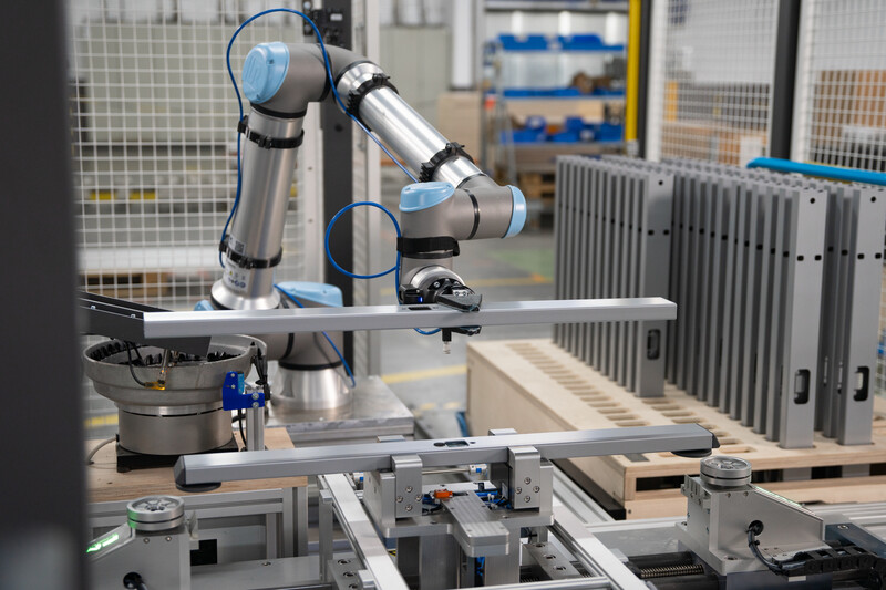 和优傲机器人协同工作,感受工业机器人的优雅!_进行_的生产_环境