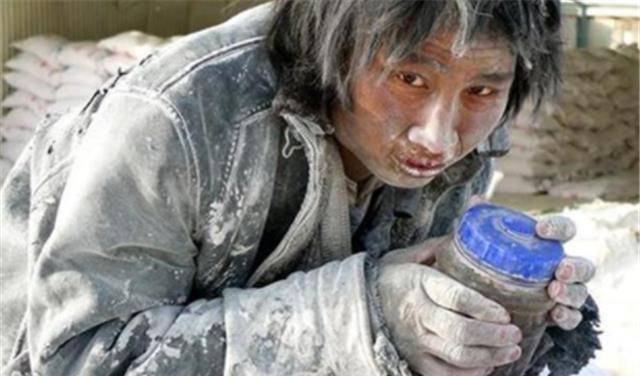 崔松旺:装乞丐吃垃圾,冒生命危险卧底黑砖窑,救出30