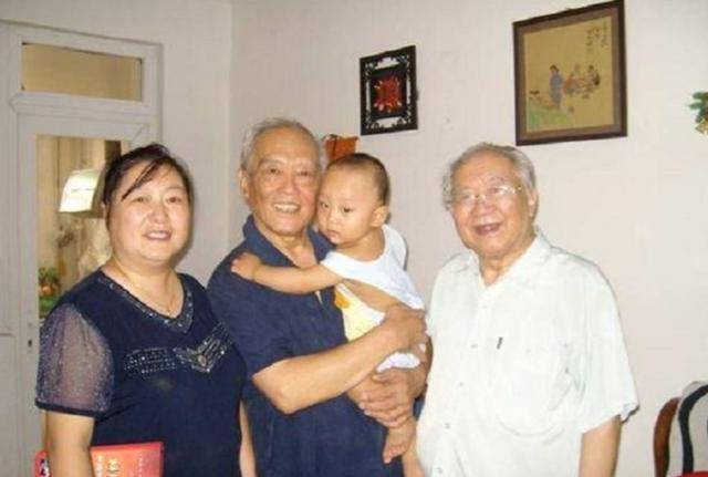 这个不算为难的要求,在老太太离世之后,季承多次试图给予马晓琴帮助