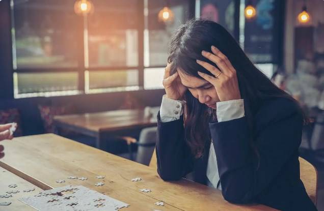 找人倾诉放下手中的事情,清空你的大脑,泡一杯热茶,哼一首曲子,或去做