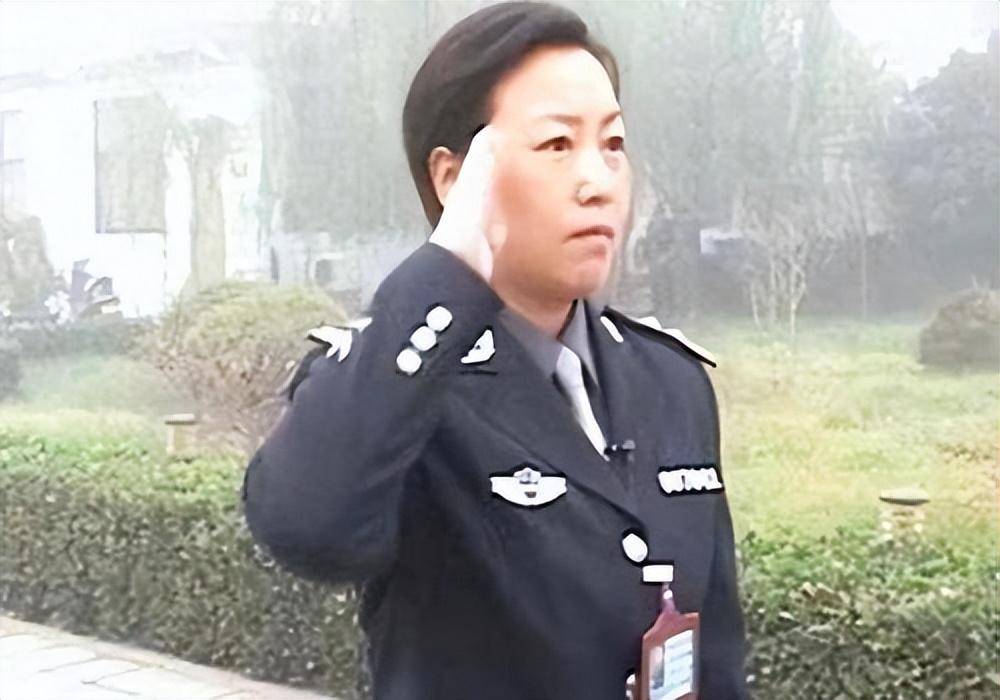 任长霞来到登封接管公安系统,她发现的第一个现象就是当地黑恶势力