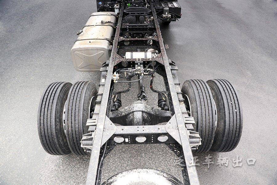 东风4*2四驱kr高顶大马力双卧驾驶室越野车底盘_搜狐汽车_搜狐网