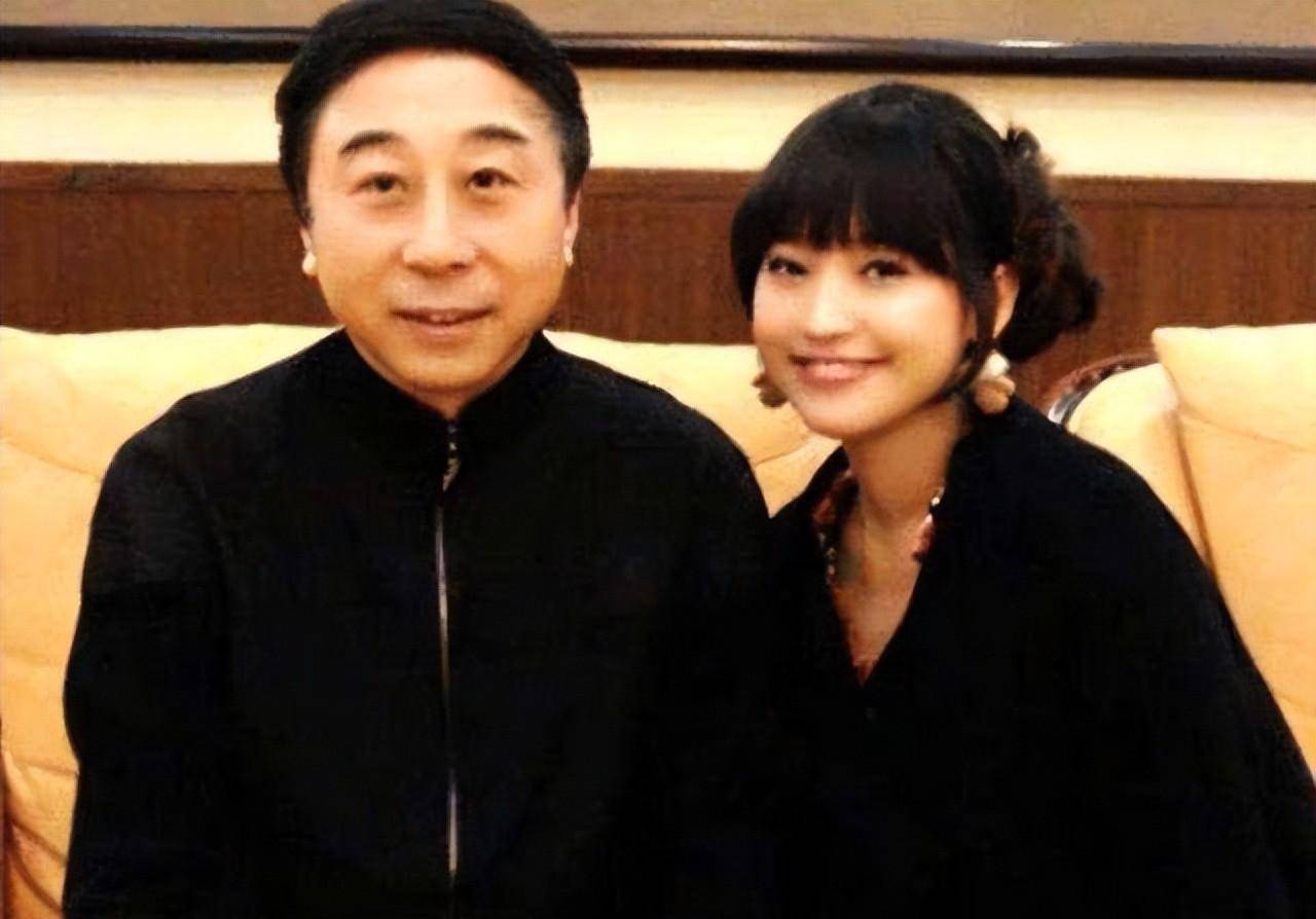 2004年,冯巩被保姆敲诈50万"分手费"_张慧_事情_艾慧仅