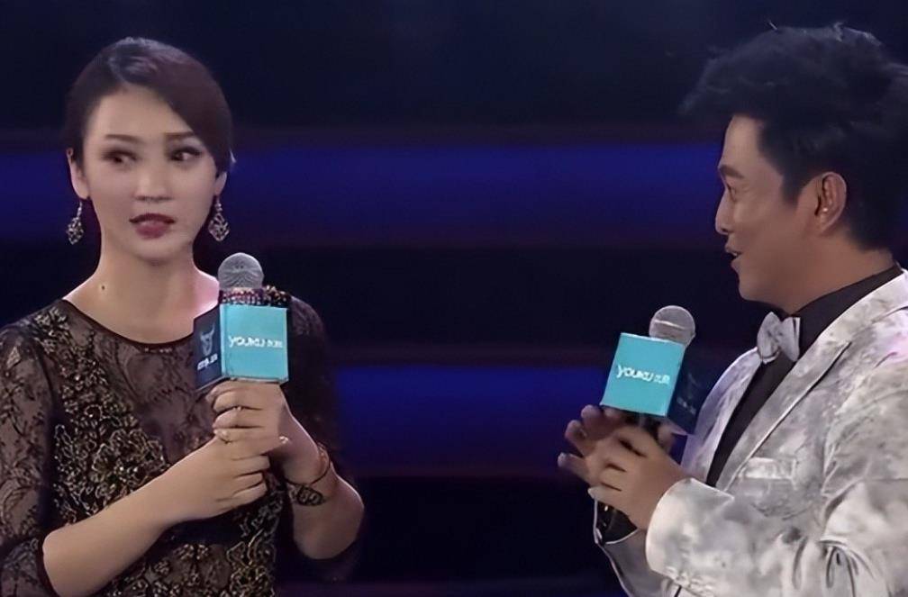 综艺中"令人气愤"的场面:让人舔脚趾,欺负没有背景的女演员_范湉湉