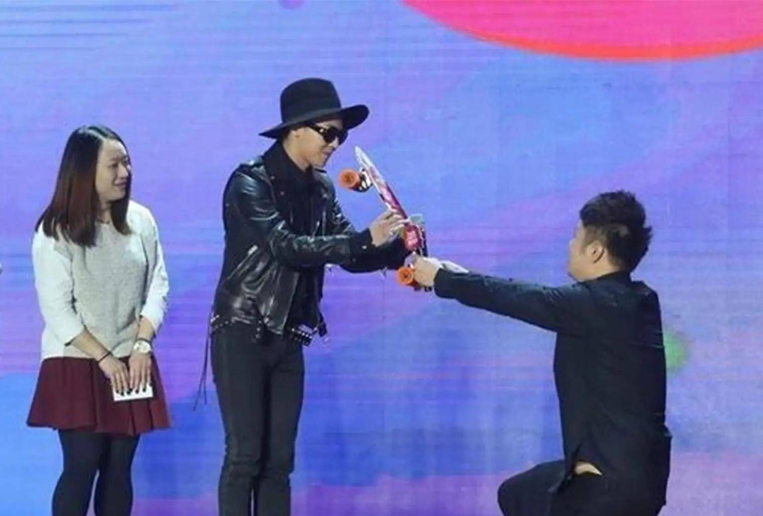 "招人厌"的明星:有人全网想众筹打他,有人在糊的