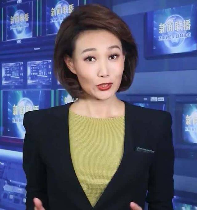 央视美女主持人李梓萌:贷款上班,47岁仍未婚,婚恋成父母心病_李子