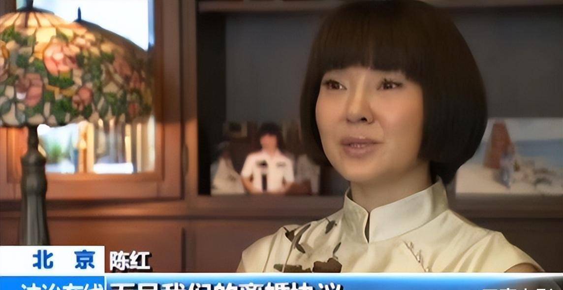 54岁歌手陈红近照大变脸,挣钱商演以为她落魄,没想到摇身变富婆_李军