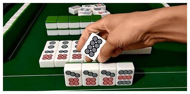 老哈尔滨麻将的独特规定和特色让这种打法在麻将界具有独特的魅力,是