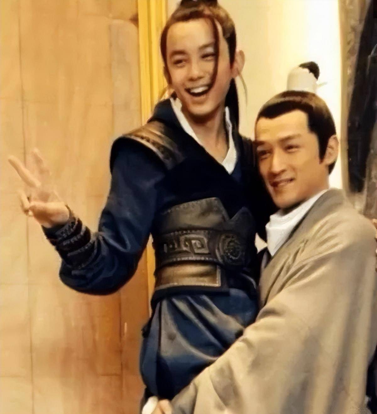 原来他们早就认识_吴磊_小时候_何炅