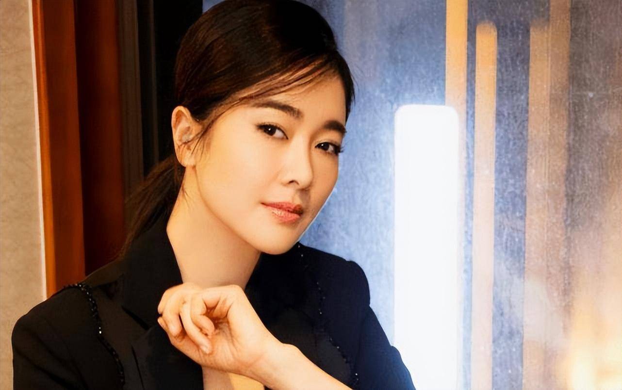 有种"氧气美女"叫左小青,她曾是体操冠军,退役后进入娱乐圈_演技_姜文