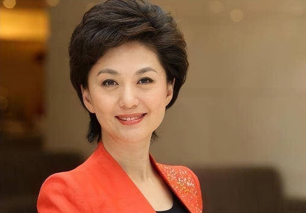 电视主播海霞:播报新闻28年零失误,嫁清华大学教授当众撒狗粮_广播