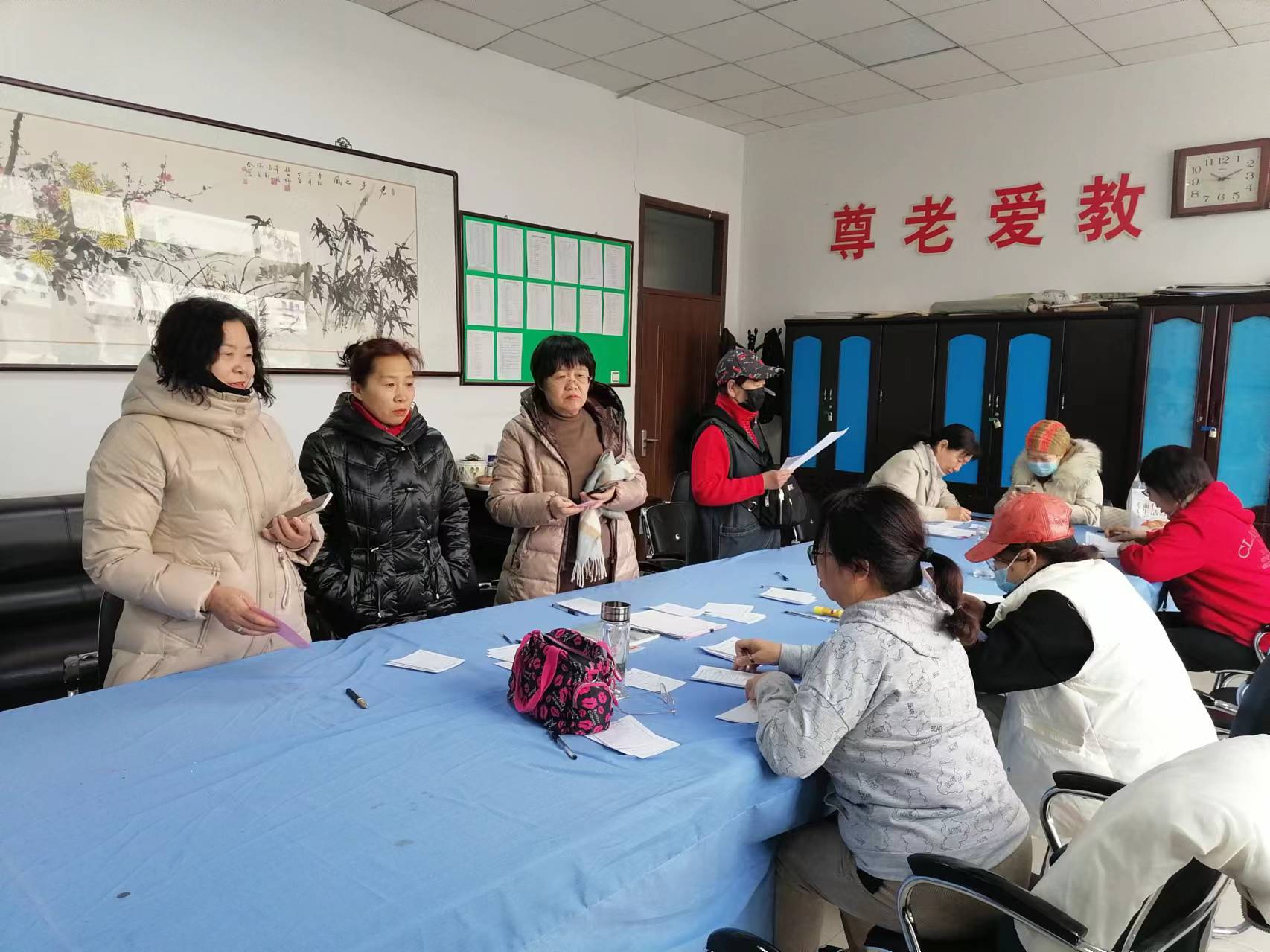 求知入学,踊跃报名,中老年朋友争相来老年大学学习_生活_工作_怀来