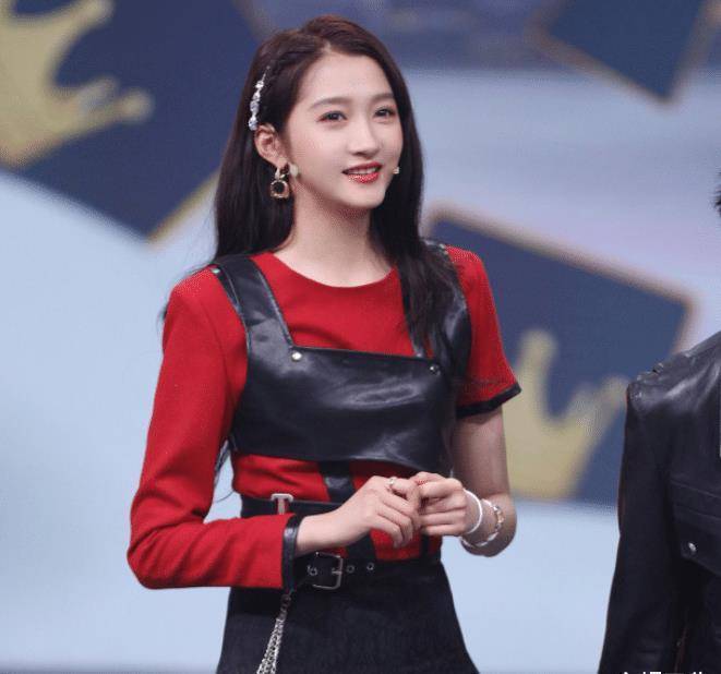 《王牌对王牌6》首播,宋亚轩关晓彤共舞,两人身高差却成焦点!