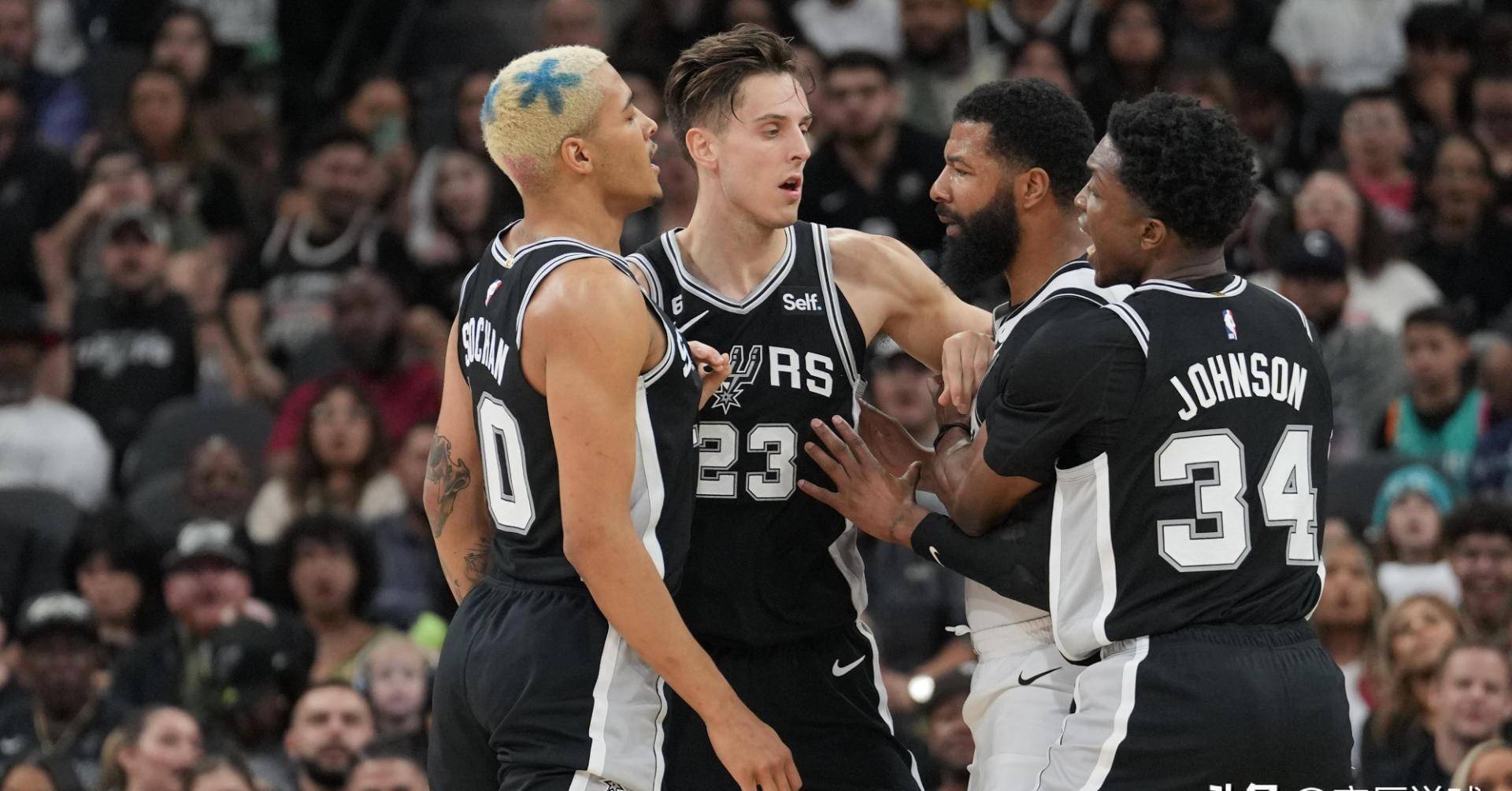 莫里斯没有到队报到,马刺为何白给他1700万?