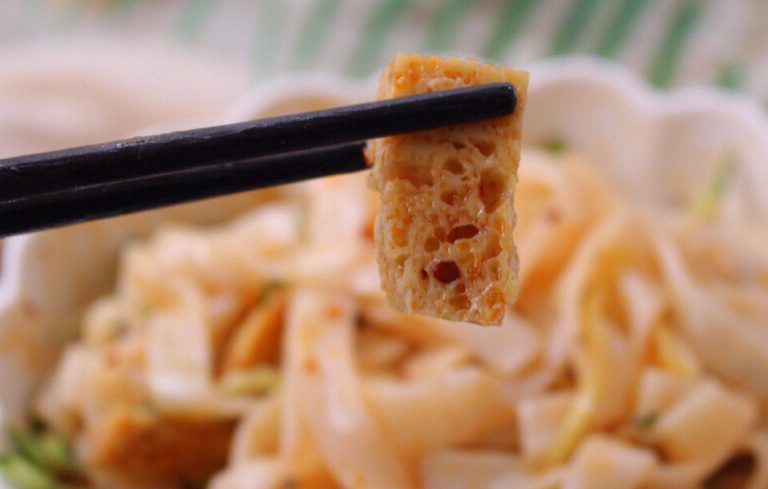 秒杀街边小吃摊,自制凉皮,筋道不断裂,好吃到爆,再也不用买了_面团_涂