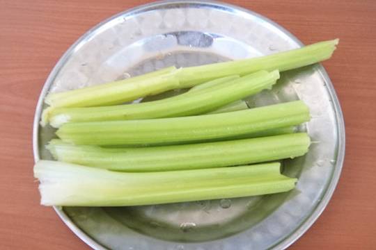 西芹百合_功效_枸杞