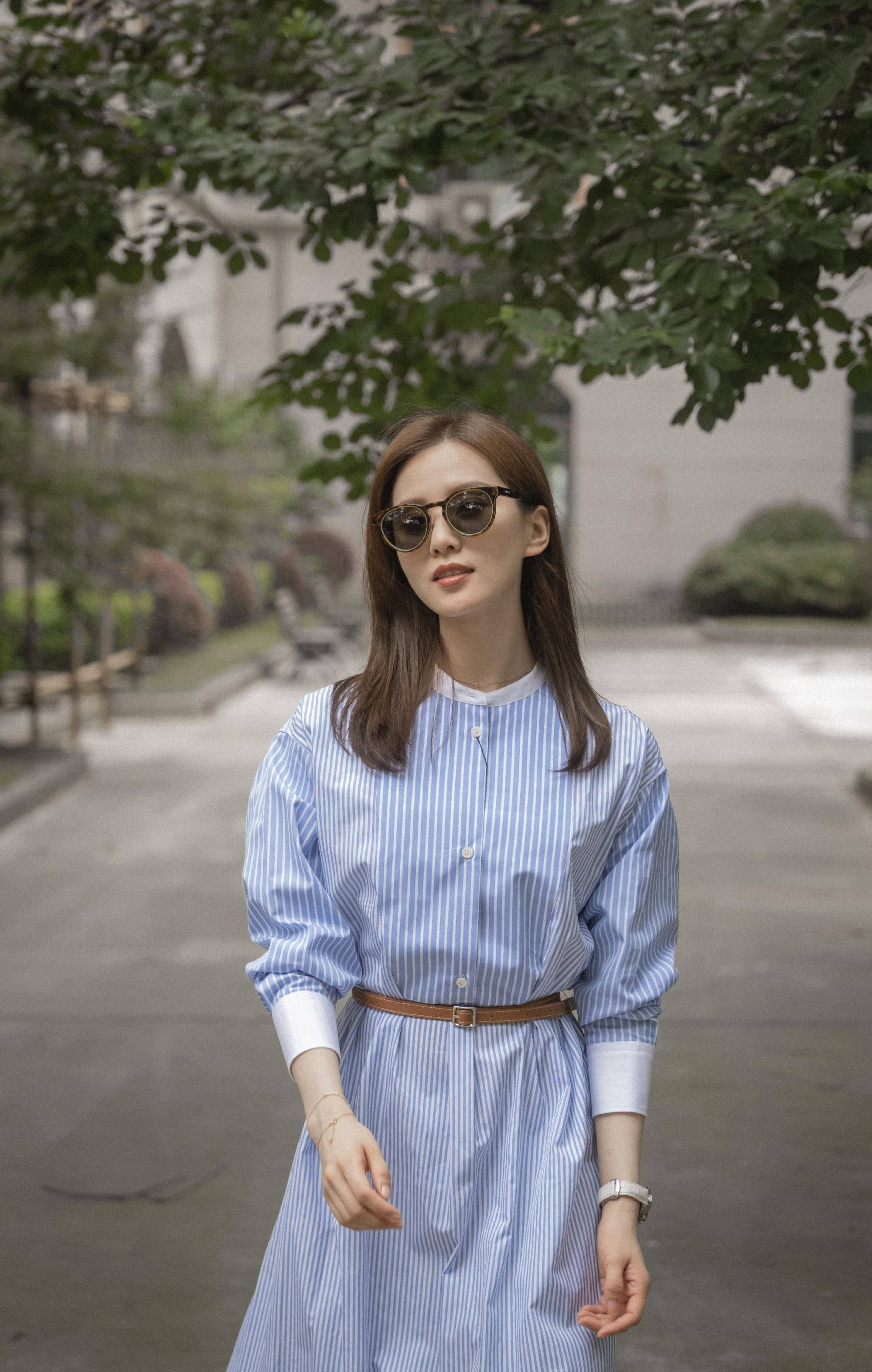 "人淡如菊"刘诗诗:躲了刘亦菲12年,和杨幂因一件事分道扬镳_蔡艺侬