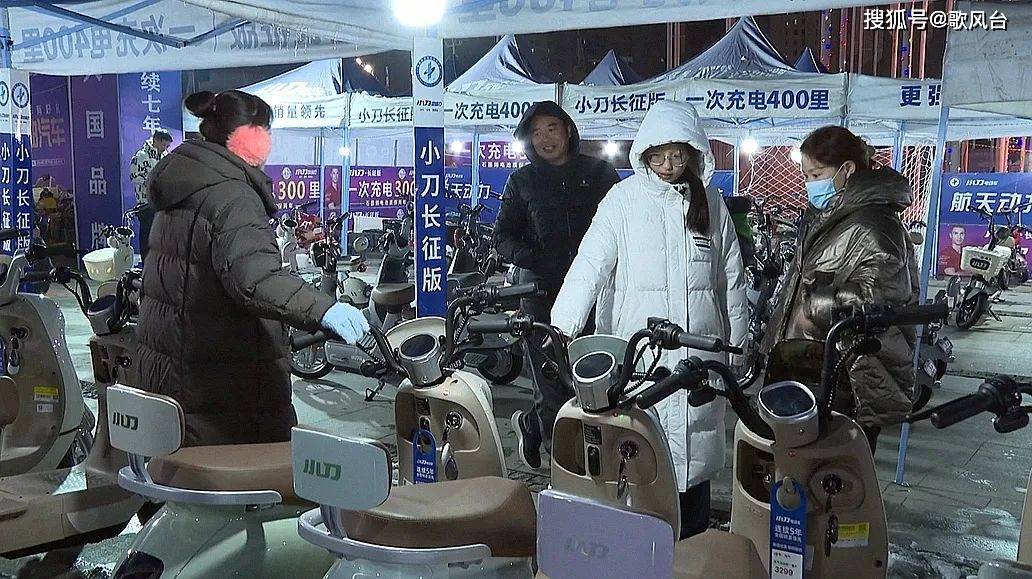 沛县花灯如昼,千树琉璃……_灯展_市民_游客