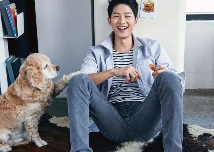 宋仲基晒日常照,帽子子成焦点,颜值回升新剧正在拍摄中