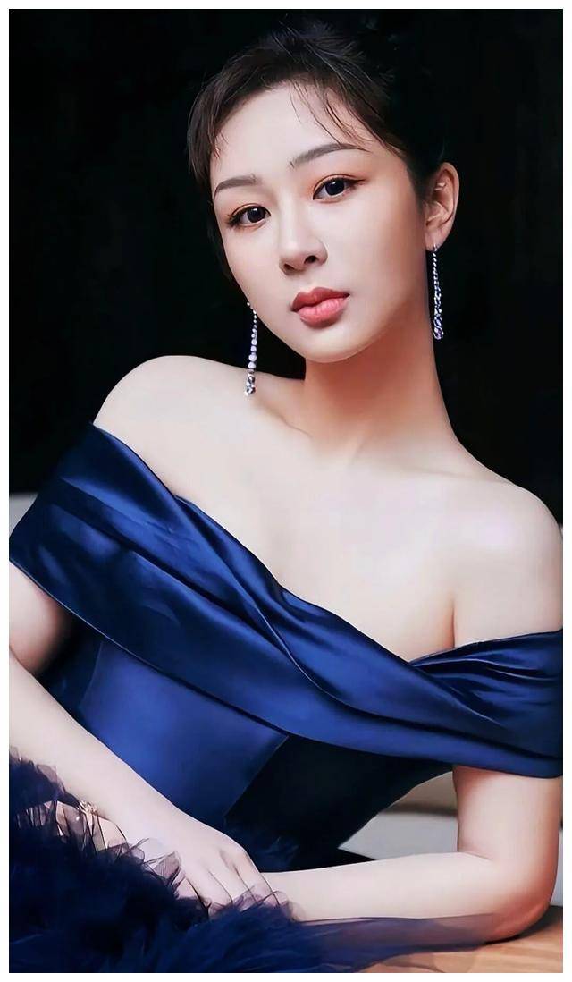 杨紫:清新形象,阳光活泼,娱乐圈新星崛起._观众_认可_演艺