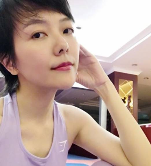 原创40岁的杨乐乐身材颜值不输当年坚持健身让她容颜永驻