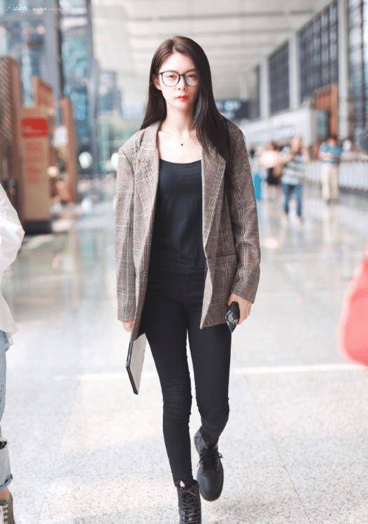 傅菁哭了还能扛得住镜头?港风造型艳压全场,杨超越比不了!