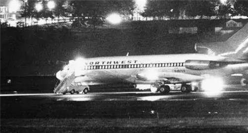 世界劫机成功第一人:背20万赎金从3000米高空跳下,至今下落成谜_库珀