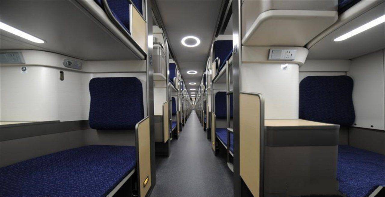 另一方面,日本的火车,除了软卧之外,日本火车上的普通硬卧也很舒服.