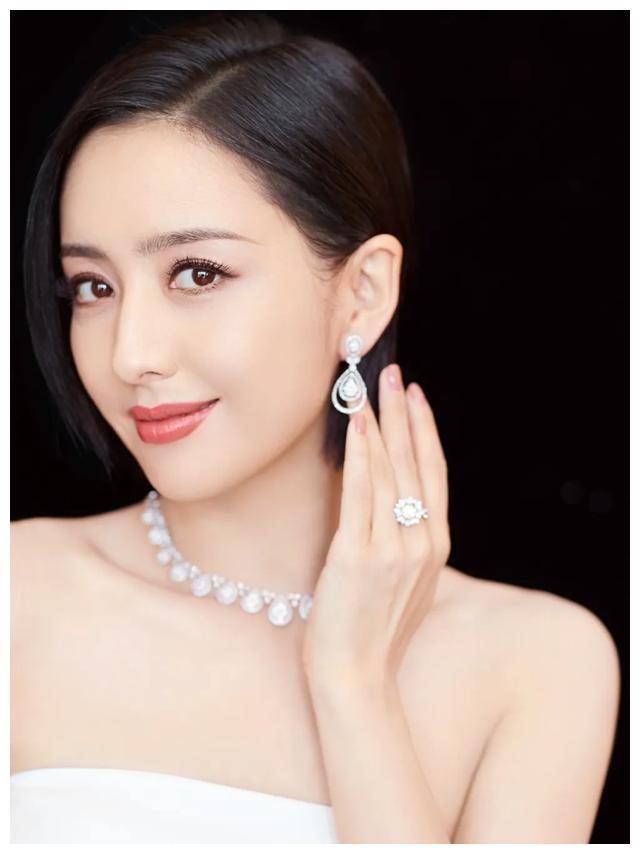 佟丽娅逆袭:梦想与坚持的火花,绽放何等光彩!_成为了_故事_挑战