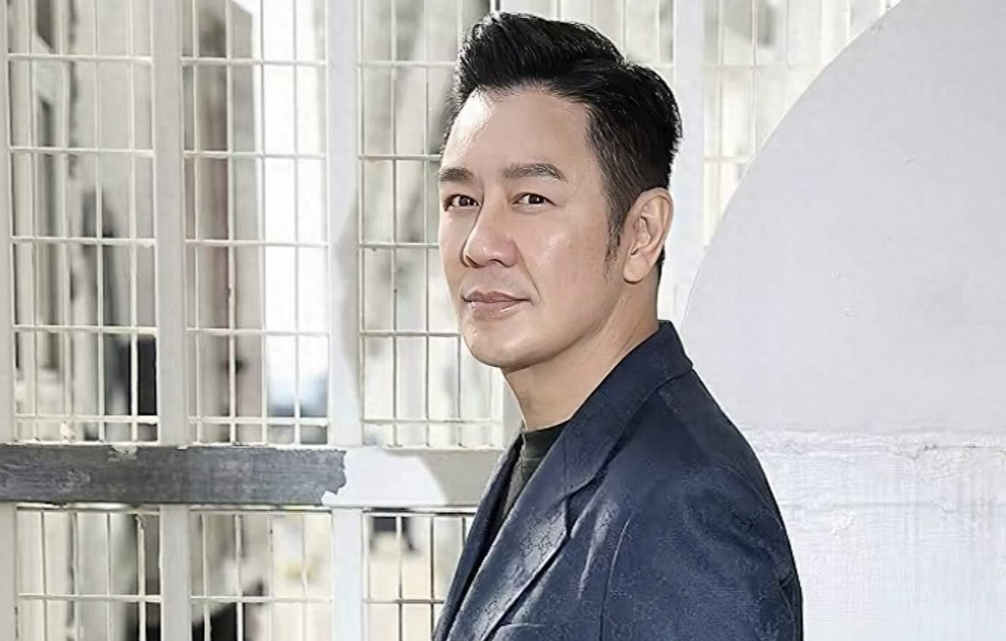 陈浩民宣布回香港定居,弃月租14万豪宅,一家六口搬入180平新居_生活